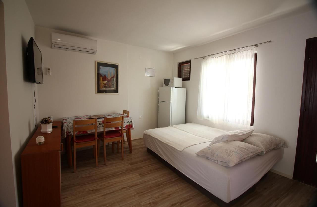 Apartmani Niessner Malinska Exterior foto